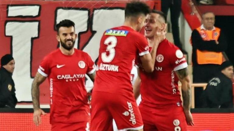 (ÖZET) Antalyaspor - Sivasspor maçı sonucu: 2-1 | Antalyaspor kendi evinde hata yapmadı
