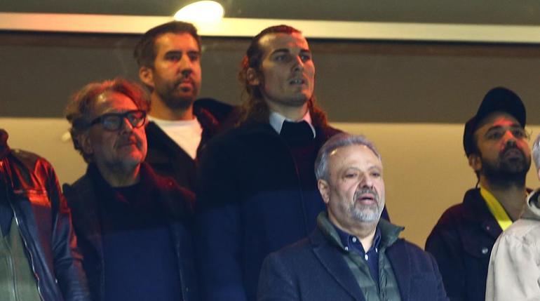 Fenerbahçenin yeni transferi Çağlar Söyüncü, Ankaragücü maçını stadyumda takip etti