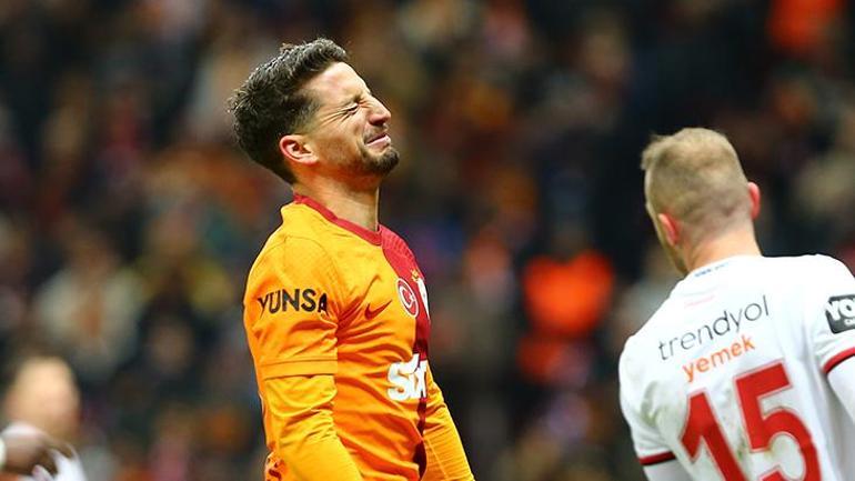 Galatasarayda Kerem Aktürkoğlu şoku: Islıklandı, formayı çıkardı