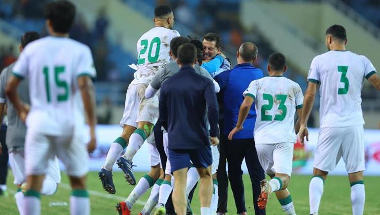 Asya Kupasında oynanan Irak-Ürdün maçının ardından skandal olay Gazeteciler, teknik direktöre saldırdı