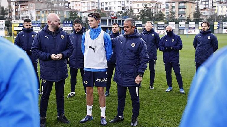 İsak Vuralın yeni rotası İtalya Fenerbahçeden ayrılmıştı...