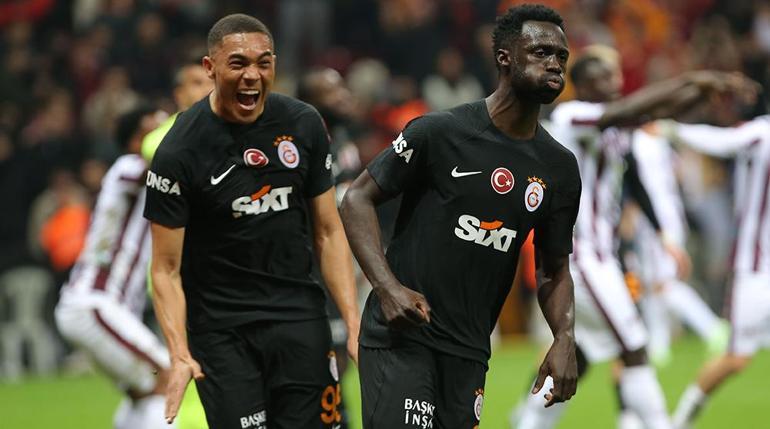 Galatasarayın Bandırmaspor maçında ilginç anlar Penaltıyı kullanacak isim için taş-kağıt-makas...