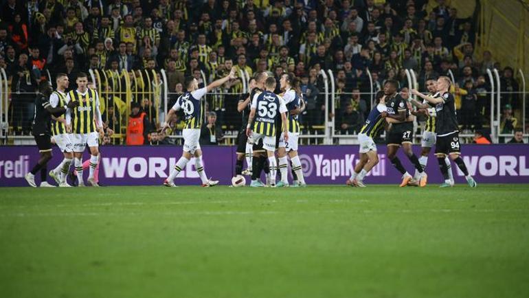 Fenerbahçe - Alanyaspor maçında yüksek tansiyon İlk yarıda 7 sarı kart, saha içinde gerilim, tünelde kavga...