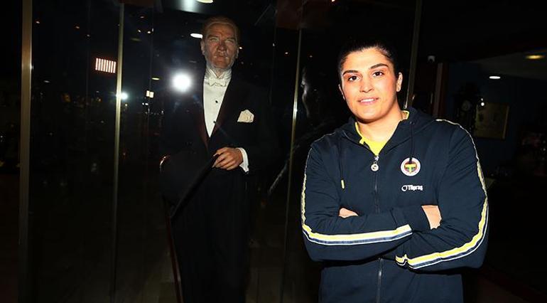 Fenerbahçeden dev transfer Olimpiyat şampiyonu Busenaz Sürmeneli resmen Fenerbahçede