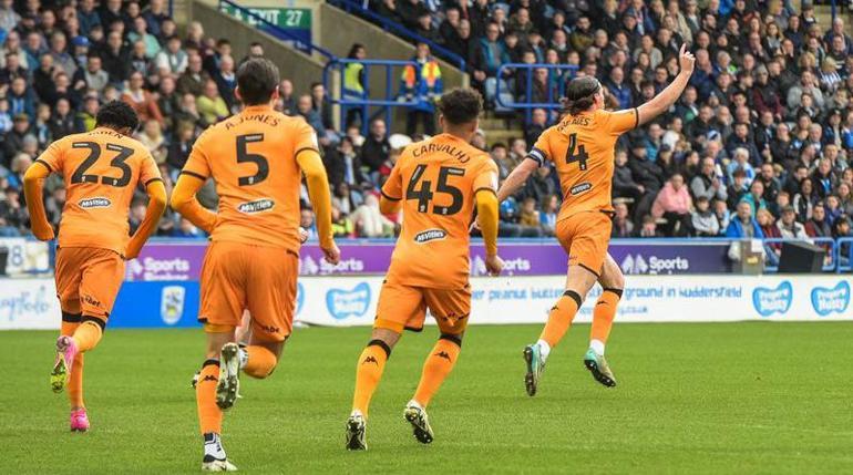 Hull City, Huddersfieldı 90+4te yıktı Galibiyet golünün asisti Abdülkadir Ömürden...