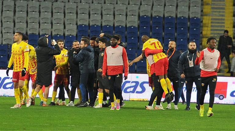 (ÖZET) Başakşehir - Kayserispor maç sonucu: 2-3 | İstanbulda müthiş son 90+12de kaçan penaltı...