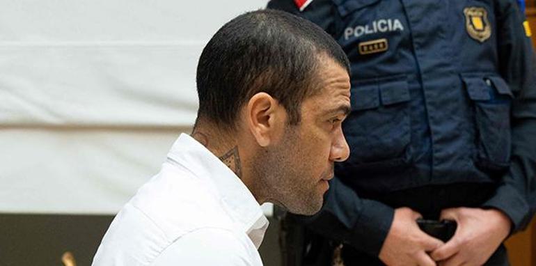 Dani Alves tecavüzden suçlu bulundu 4 yıl 6 ay hapse mahkum edildi