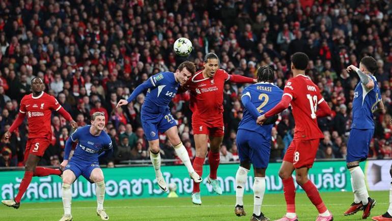 Liverpool, Chelseayi devirdi, İngiltere Lig Kupasını kazandı