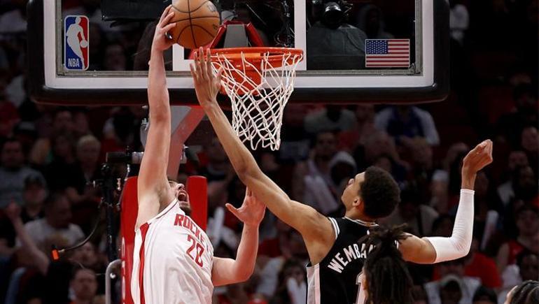 Alperen Şengünden tarihi performans: Houston Rockets, San Antonioyu devirdi