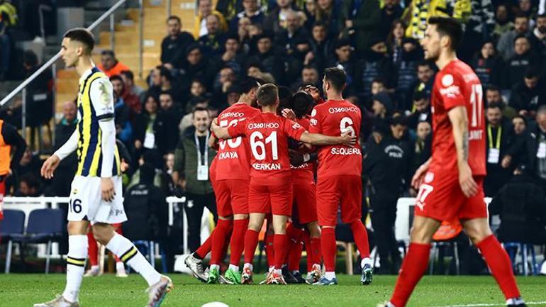 Fenerbahçe - Pendikspor maçında gergin ilk yarı Kartalar havada uçuştu, ortalık karıştı