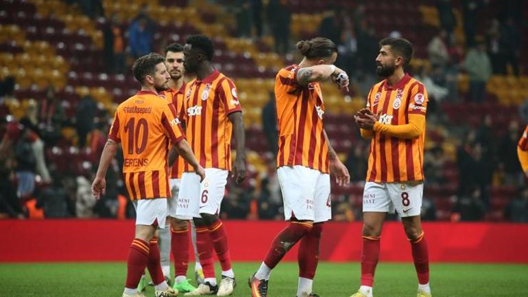 Galatasaraydan tam 18 farklı savunma dörtlüsü Tabloya rağmen lider...
