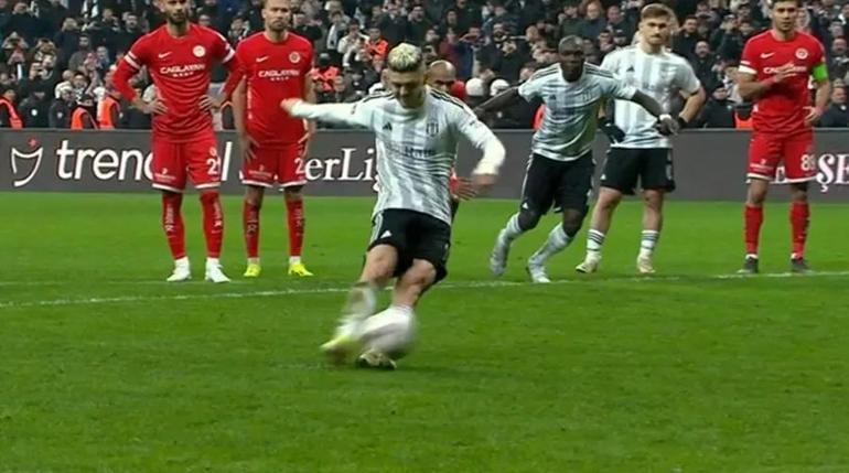 Beşiktaş - Antalyaspor maçında inanılmaz son Milot Rashicadan olay hata...