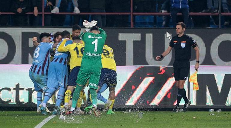 Trabzonspor-Fenerbahçe maçından sonra sert sözler Ne zaman adam olacağız Resmen sulu derbi | Tatil edilmeliydi