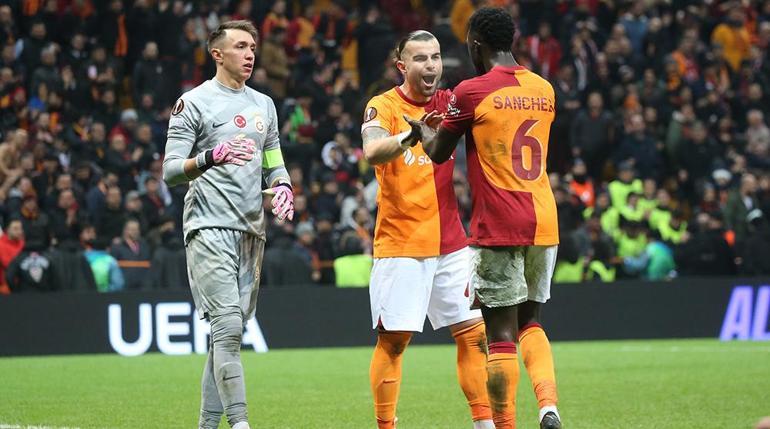 Galatasarayın yıldızları son viraja hazır Savunmada büyük rekabet...