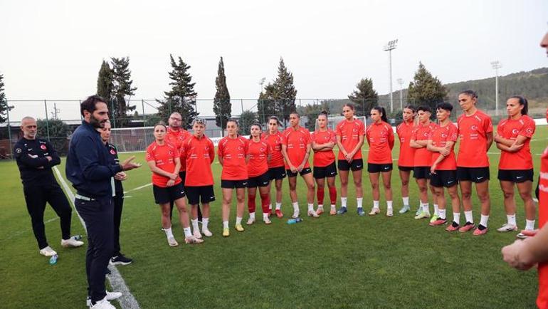 A Milli Kadın Futbol Takımı, EURO 2025e hazırlanıyor Hamit Altıntop idmanda...