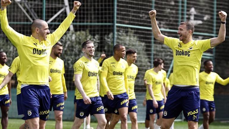 Fenerbahçe Başkanı Ali Koç, futbolcularla görüştü Fikirlerini açıkladılar