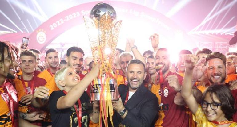 Rekorların adamı: Okan Buruk Galatasarayın hocası, Mircea Lucescuyu geçti