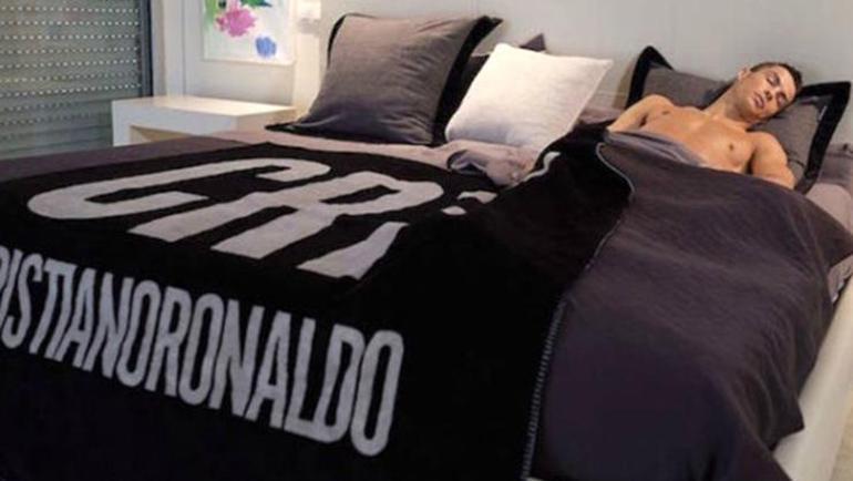 Cristiano Ronaldonun yatağı satılığa çıktı İşte fiyatı...