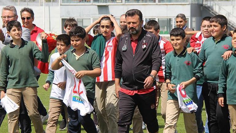 Sivasspor Teknik Direktörü Bülent Uygun: Şampiyonluk bizi ilgilendirmiyor