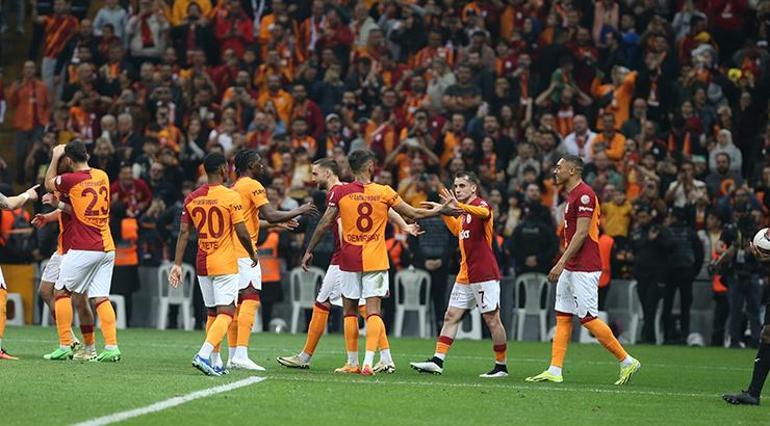 Galatasarayda tam 10 ayrılık İşte kalacak ve gidecek futbolcular