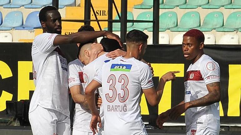 (ÖZET) İstanbulspor - Sivasspor maçı sonucu: 1-3 | Sivasspor, deplasmanda 3 golle güldü