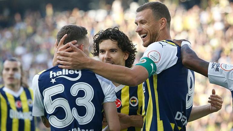 Fenerbahçede sahne 137 gün sonra Szymanskinin Alex de Souzadan beri bir ilk...