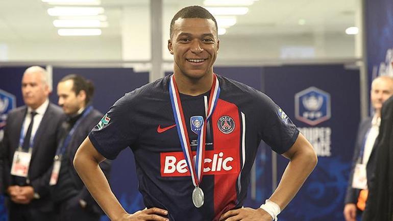 Kylian Mbappe resmen Real Madridde 5 yıllık imza