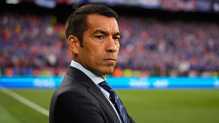 Van Bronckhorst 6 aydır Beşiktaşı çalışıyormuş