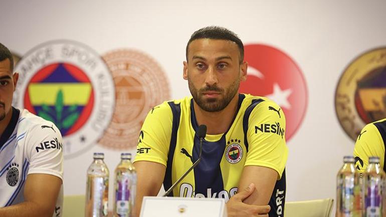 Fenerbahçede yeni transferler için imza töreni düzenlendi Yıldız isimlerden dikkat çeken açıklamalar