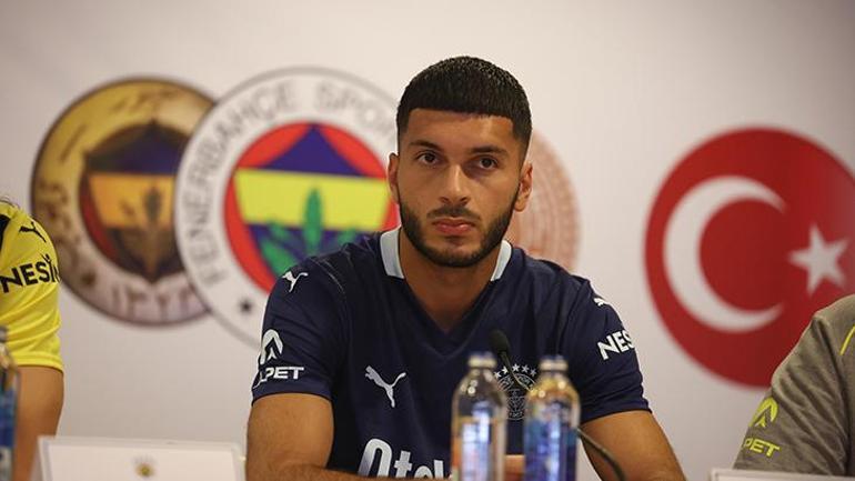 Fenerbahçede yeni transferler için imza töreni düzenlendi Yıldız isimlerden dikkat çeken açıklamalar