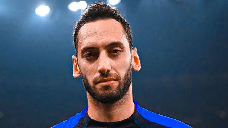 Hakan Çalhanoğlundan transfer yanıtı: Tüm söylentilere rağmen...