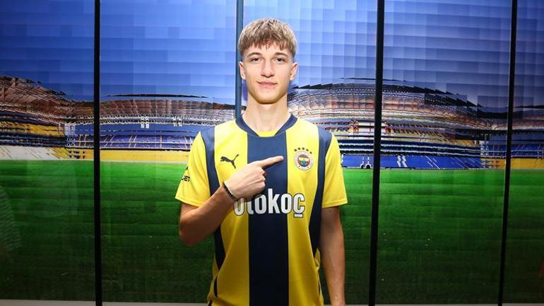 SON DAKİKA | Fenerbahçe yeni transferini resmen duyurdu Genç futbolcudan 4 yıllık imza