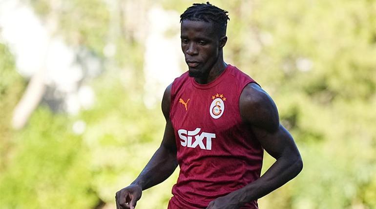 Olympique Lyon, Galatasaraydan Wilfried Zaha transferini resmen açıkladı