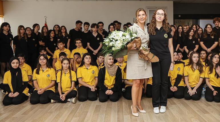 Demirören Medya Lisesi’nde ilk ders zili çaldı