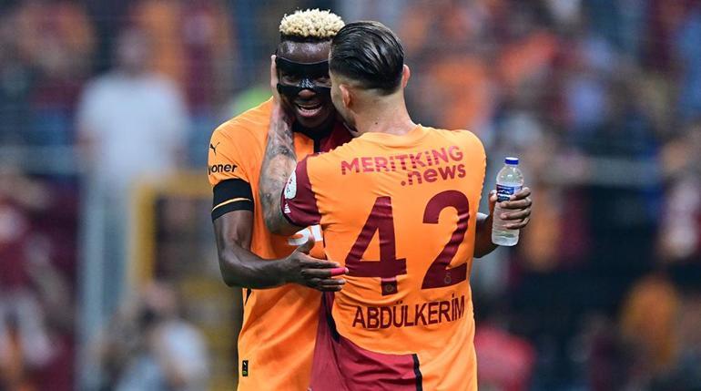 Galatasarayda Victor Osimhenden Icardi ve Batshuayiye büyük övgü: Bu oyunun efsanesi