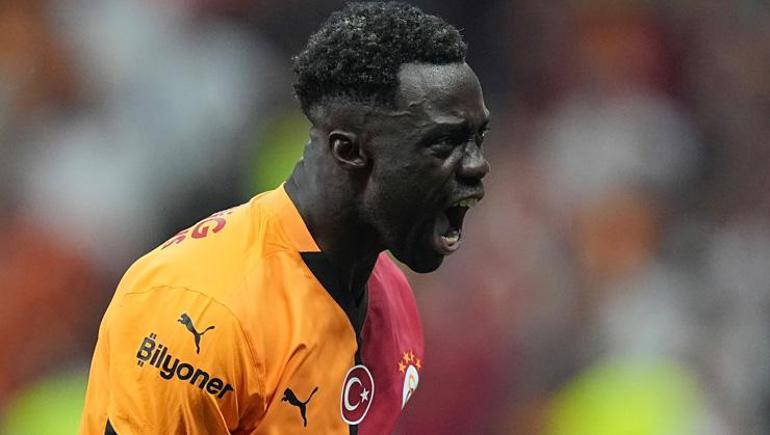 Galatasarayın gizli forveti Davinson Sanchez Osimhen, Icardi ve Batshuayinin pabucunu dama attı