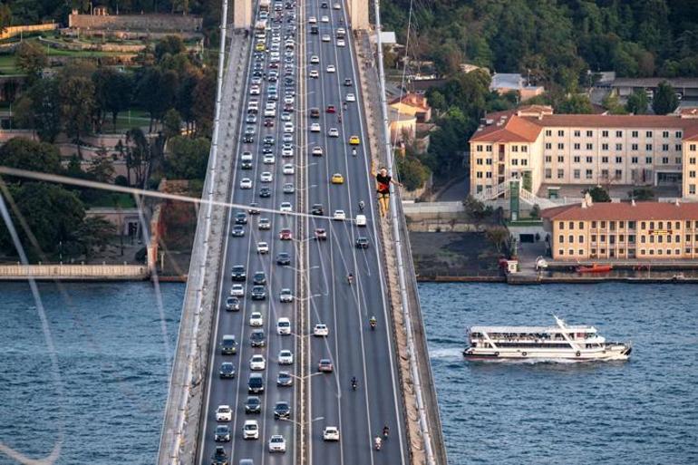 İstanbul Boğazında Asyadan Avrupaya yürüyerek geçen Jaan Roose Fanatike konuştu: 50den fazla ülkede yürüdüm ama İstanbul...