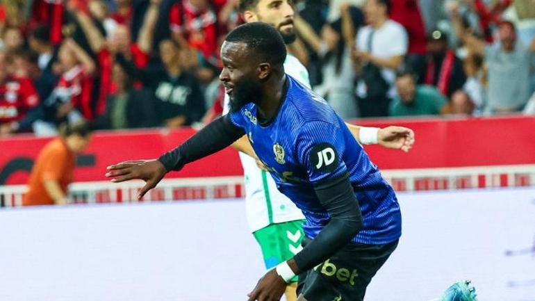 Galatasaraydan gönderilen Ndombele, Fransaya damga vurdu Golünü attı, şovuna devam etti