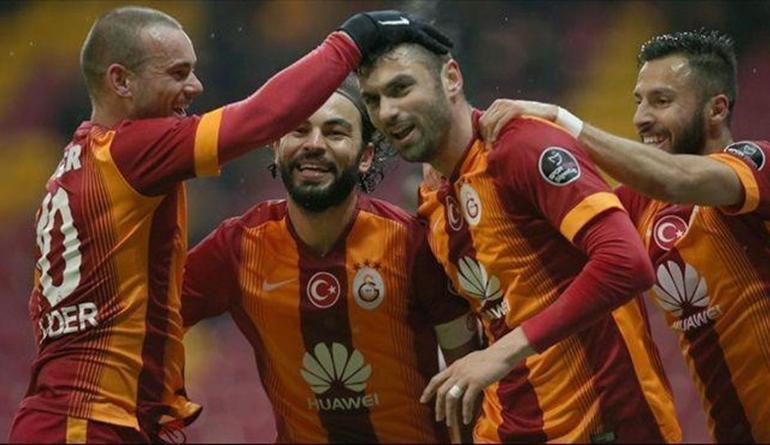 Wesley Sneijderden Fenerbahçe-Galatasaray derbisi öncesi gönderme: Bana Burak Yılmaz söyledi mikrofonu aldım...