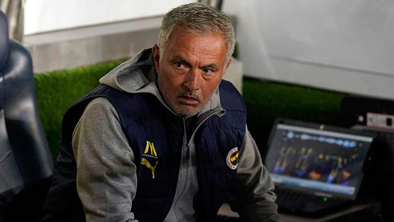 Fenerbahçede Jose Mourinhodan büyük rotasyon Yıldız isim bu sezon ilk kez yedek