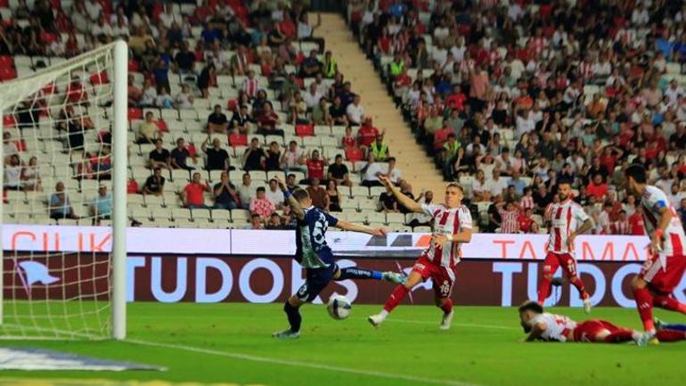 Fenerbahçede Jose Mourinhodan eşi benzeri görülmemiş hareket Pozisyona itiraz etti, laptopu kameranın önüne koydu