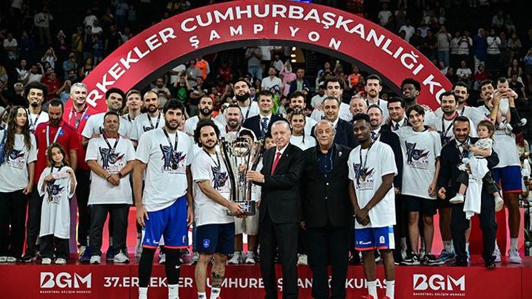 37. Cumhurbaşkanlığı Kupası Anadolu Efesin Fenerbahçe Beko-Anadolu Efes maçı sonucu: 82-83