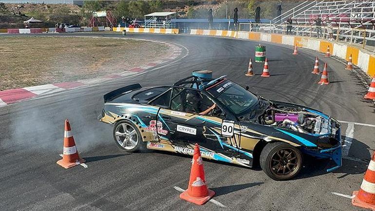 Piste inen kadın driftçiler şov yaptı