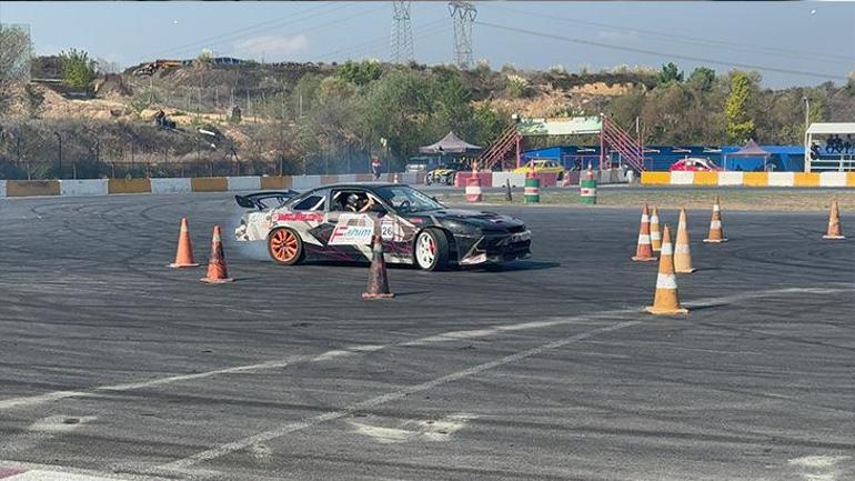 Piste inen kadın driftçiler şov yaptı