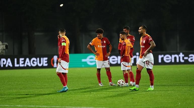 Galatasarayda teknik heyet harekete geçti Savunmada değişiklik...