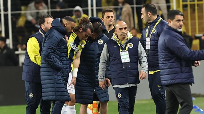 FENERBAHÇEDE SAKATLIK ŞOKU Yıldız futbolcu oyuna devam edemedi