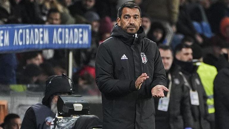 Beşiktaş taraftarı çıldırdı Giovanni van Bronckhorst hedef tahtasında...