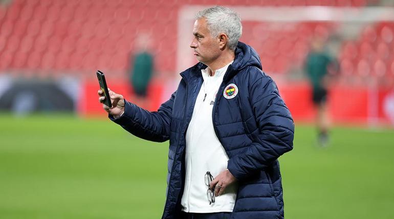 Slavia Prag maçı öncesi Fenerbahçe Teknik Direktörü Jose Mourinho: Oyuna sokabileceğim 5 oyuncu var