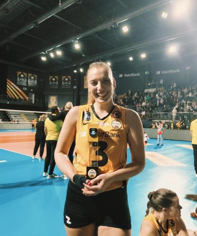 MVP ödülüyle sahalara geri dönen Cansu Özbaydan paylaşım: Tam 52 gün...