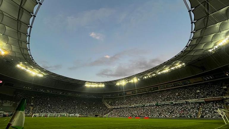 CANLI İZLE: Bursaspor-Karşıyaka maçı hangi kanalda yayınlanacak ve saat kaçta canlı başlayacak 3. Lig Bursaspor-Karşıyaka şifresiz | Muhtemel 11ler ve canlı yayın bilgisi